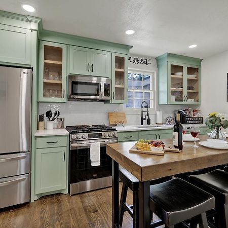 Southern Charm - Near Main With Hot Tub Fredericksburg Exteriér fotografie