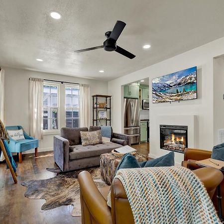 Southern Charm - Near Main With Hot Tub Fredericksburg Exteriér fotografie