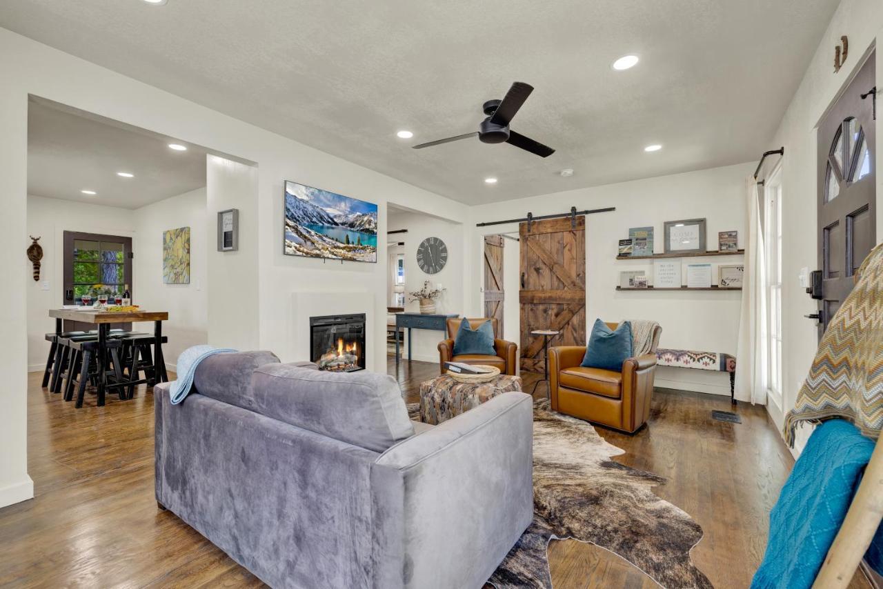 Southern Charm - Near Main With Hot Tub Fredericksburg Exteriér fotografie